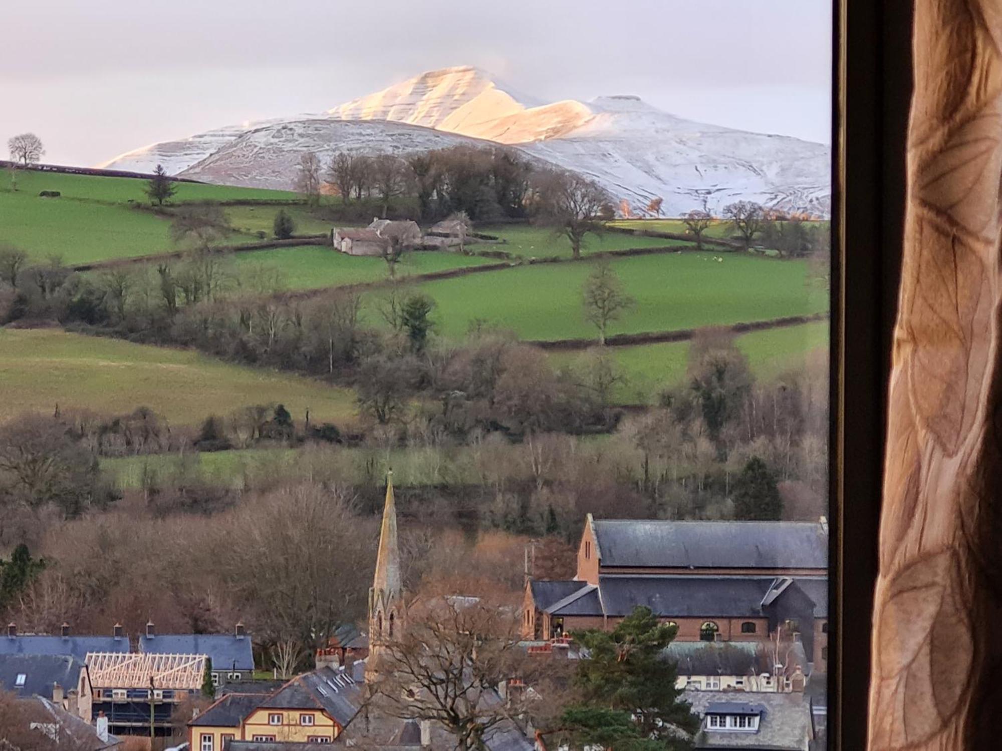 Camden Lodge B&B And Cottage Brecon Bagian luar foto